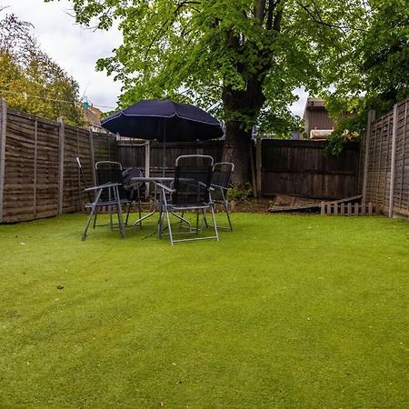 3 Bedrooms House-Sofabed-Parking-Bbqstove-Garden London Exterior photo
