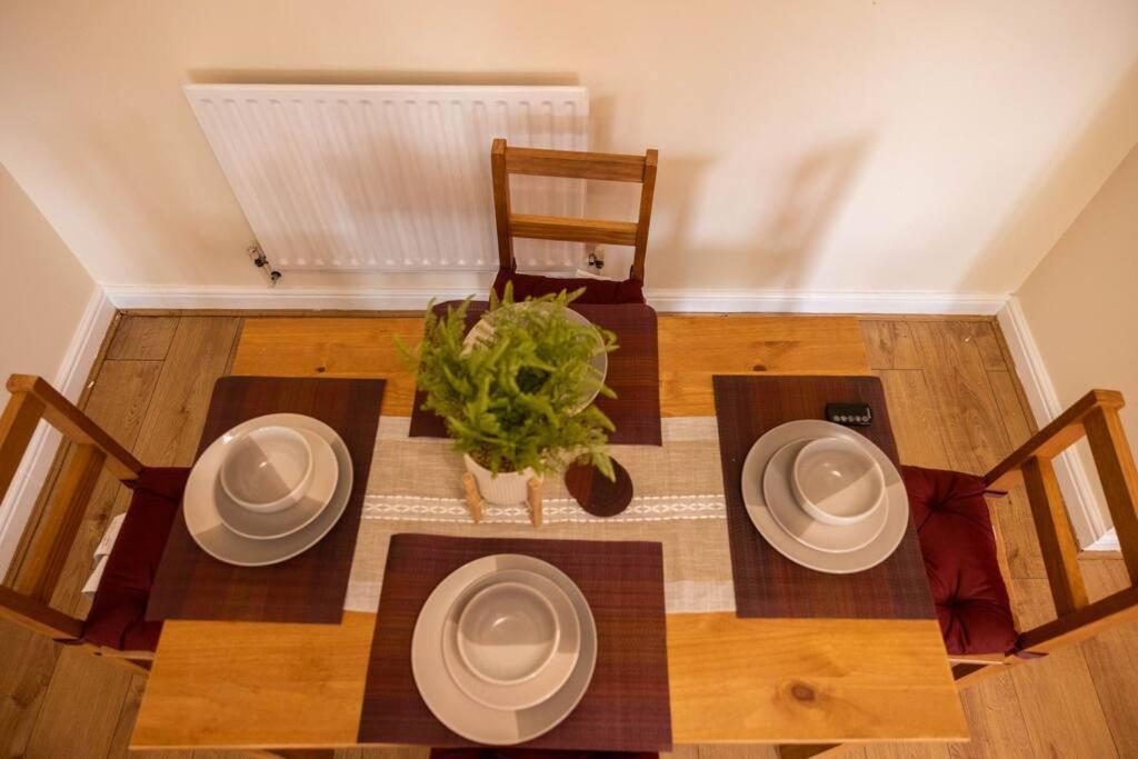 3 Bedrooms House-Sofabed-Parking-Bbqstove-Garden London Exterior photo