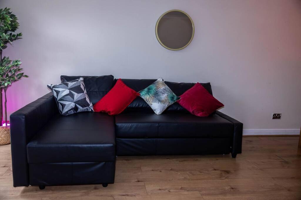 3 Bedrooms House-Sofabed-Parking-Bbqstove-Garden London Exterior photo