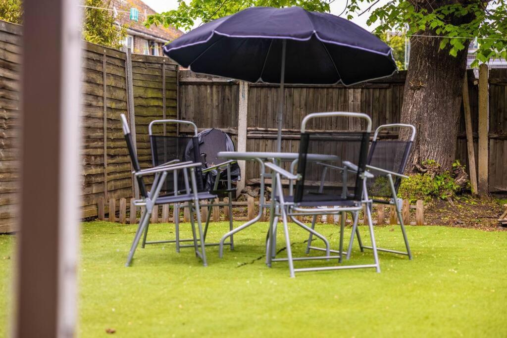 3 Bedrooms House-Sofabed-Parking-Bbqstove-Garden London Exterior photo