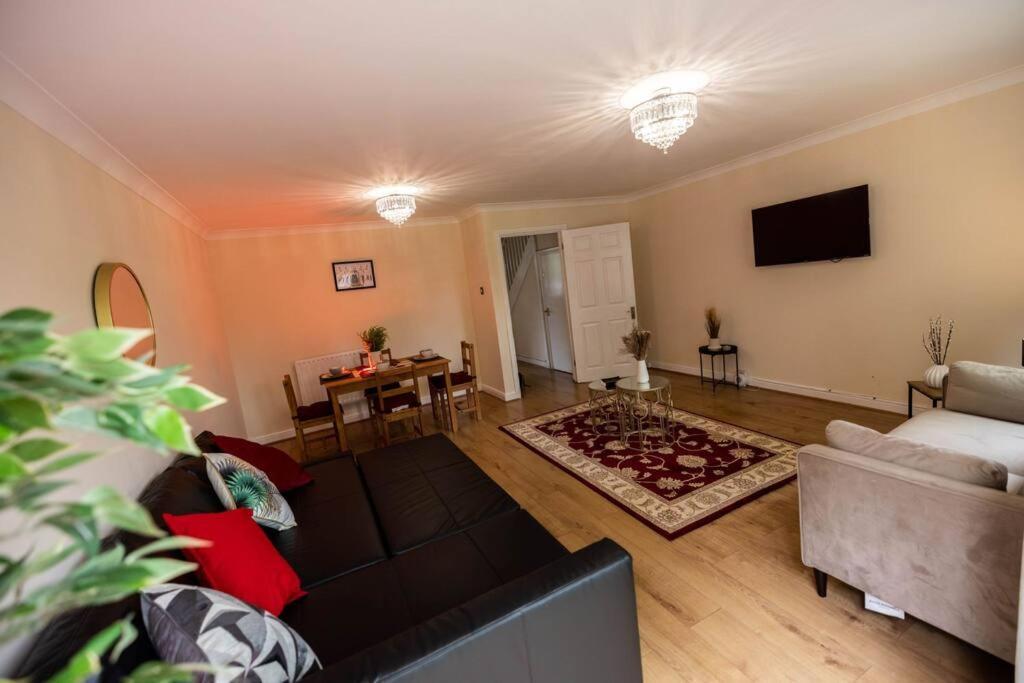 3 Bedrooms House-Sofabed-Parking-Bbqstove-Garden London Exterior photo