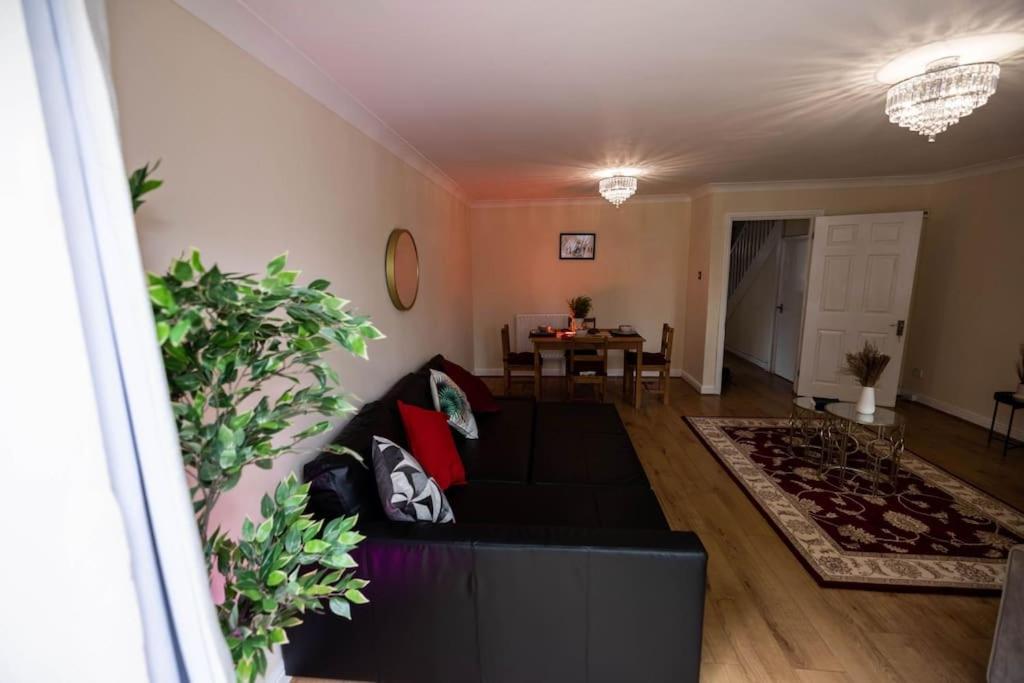 3 Bedrooms House-Sofabed-Parking-Bbqstove-Garden London Exterior photo