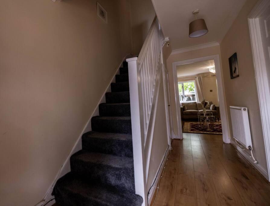3 Bedrooms House-Sofabed-Parking-Bbqstove-Garden London Exterior photo