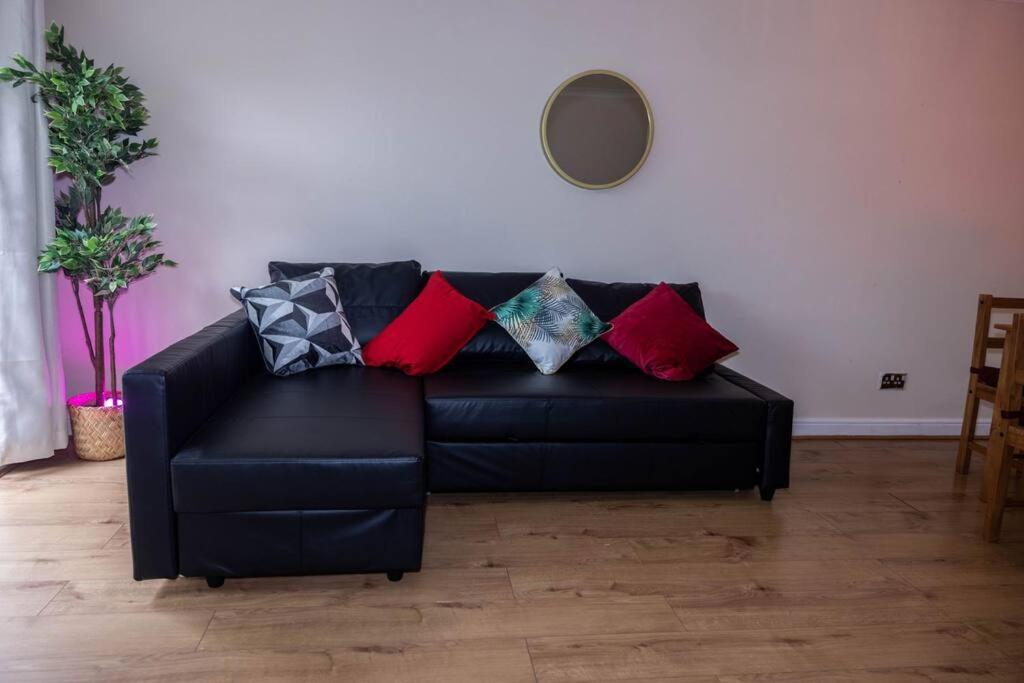 3 Bedrooms House-Sofabed-Parking-Bbqstove-Garden London Exterior photo