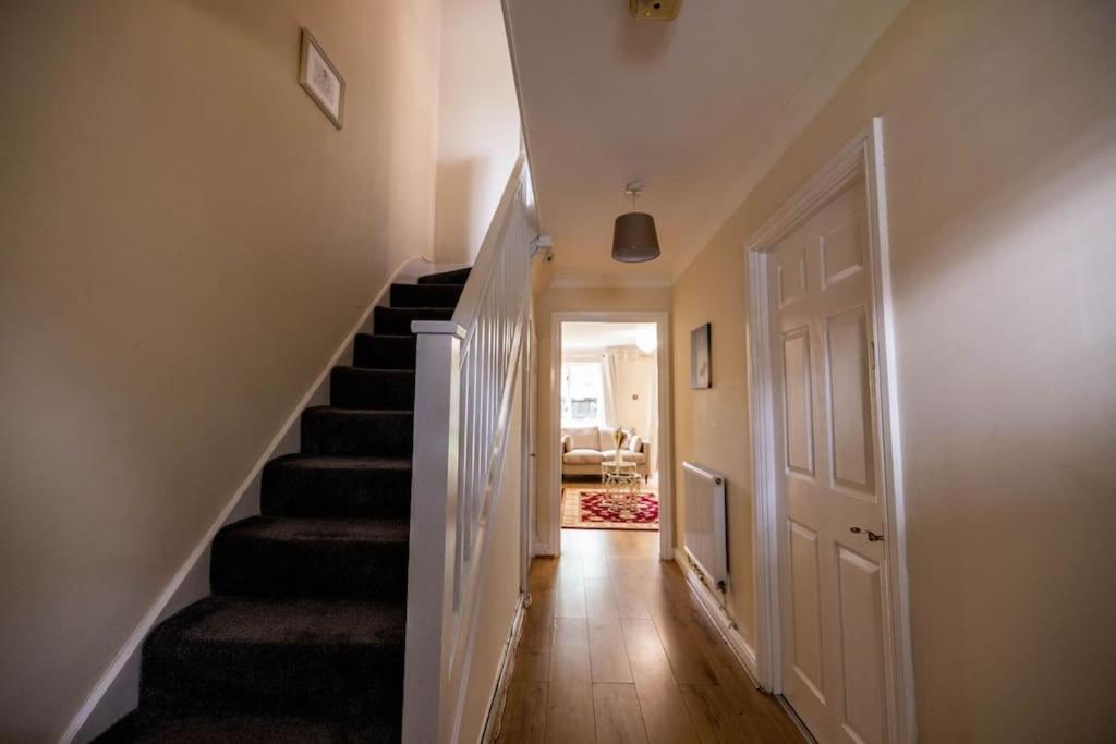 3 Bedrooms House-Sofabed-Parking-Bbqstove-Garden London Exterior photo